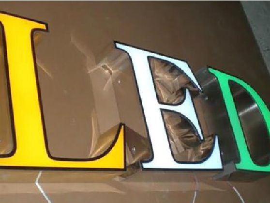 黄山介绍LED招牌的基础知识。
