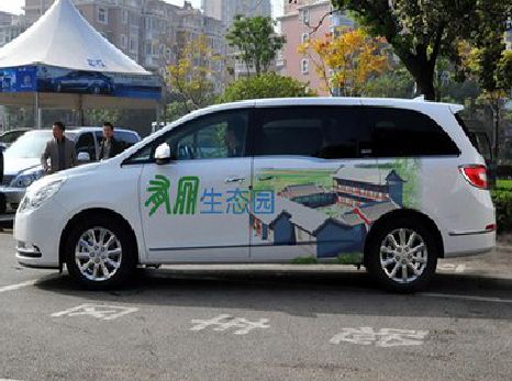 黄山户外车贴喷绘如何保持效果?